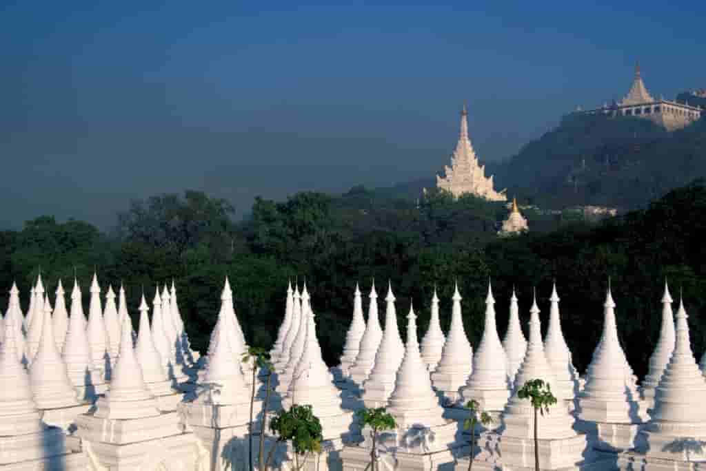 Stupas à Sandamani Paya et Mandalay
